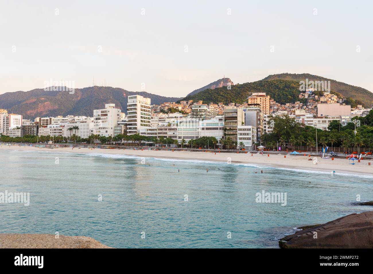 Plage Arpoador à Rio de Janeiro, Brésil - 8 mars 2023 : vue sur la plage Arpoador à Rio de Janeiro. Banque D'Images