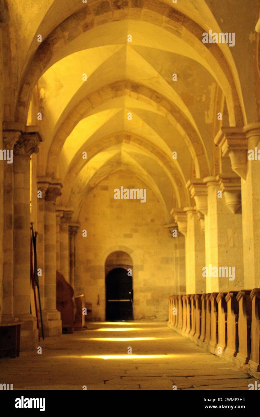 Allée de l'église de l'abbaye cistercienne, Bélapátfalva Banque D'Images