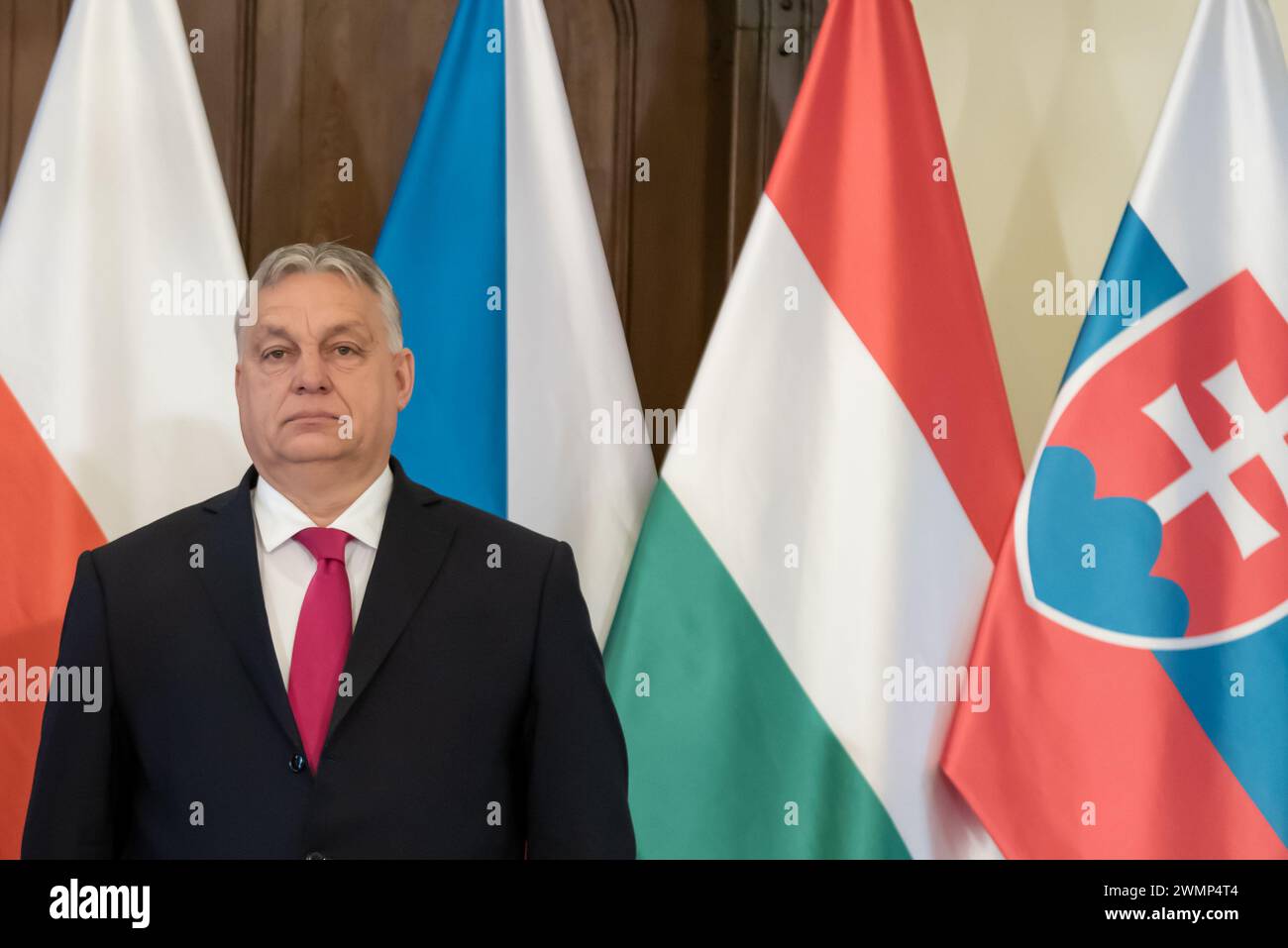 Le premier ministre hongrois Viktor Orban vu avant le sommet du Groupe de Visegrad (V4) à Prague. Les premiers ministres de la République tchèque, de la Slovaquie, de la Pologne et de la Hongrie se réunissent lors du sommet du Groupe de Visegrad (V4) organisé par l'actuelle présidence tchèque du Groupe. Les principaux sujets abordés lors du sommet sont la sécurité énergétique, l'agenda stratégique de l'Union européenne, le soutien à l'Ukraine lors de l'invasion russe. Le groupe Visegrad (V4) a été créé en 1991 et se compose de 4 pays d'Europe centrale : la république tchèque, la Slovaquie, la Hongrie et la Pologne. Banque D'Images