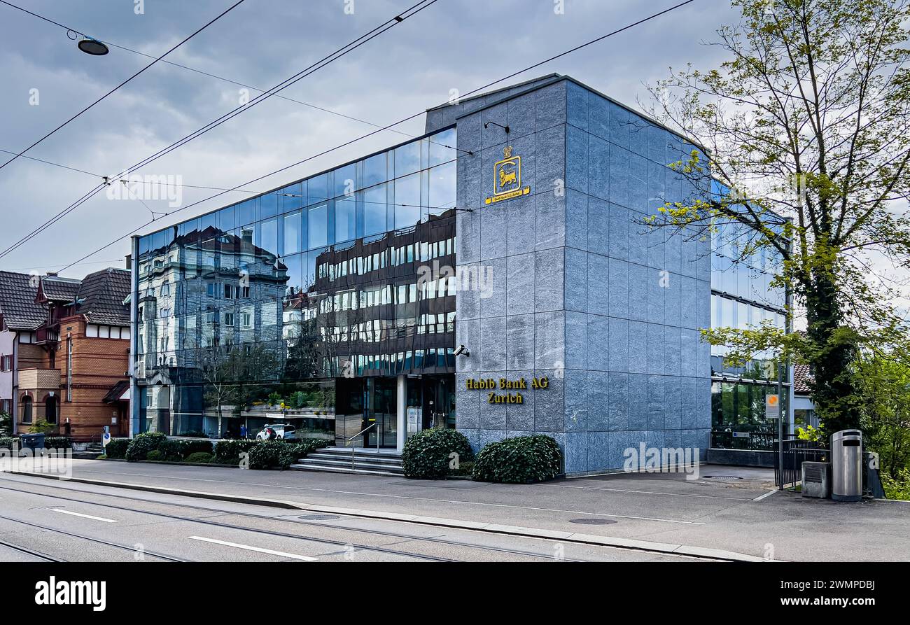 Habib Bank AG Zürich Blick auf das Gebäude der Habib Bank AG Zürich an der Weinbergstrasse in Zürich-Unterstrass, Stadtkreis 6. Zürich, Schweiz, 29.04.2023 *** Habib Bank AG Zurich vue du bâtiment Habib Bank AG Zurich sur la Weinbergstrasse à Zurich Unterstrass, quartier 6 Zurich, Suisse, 29 04 2023 Banque D'Images