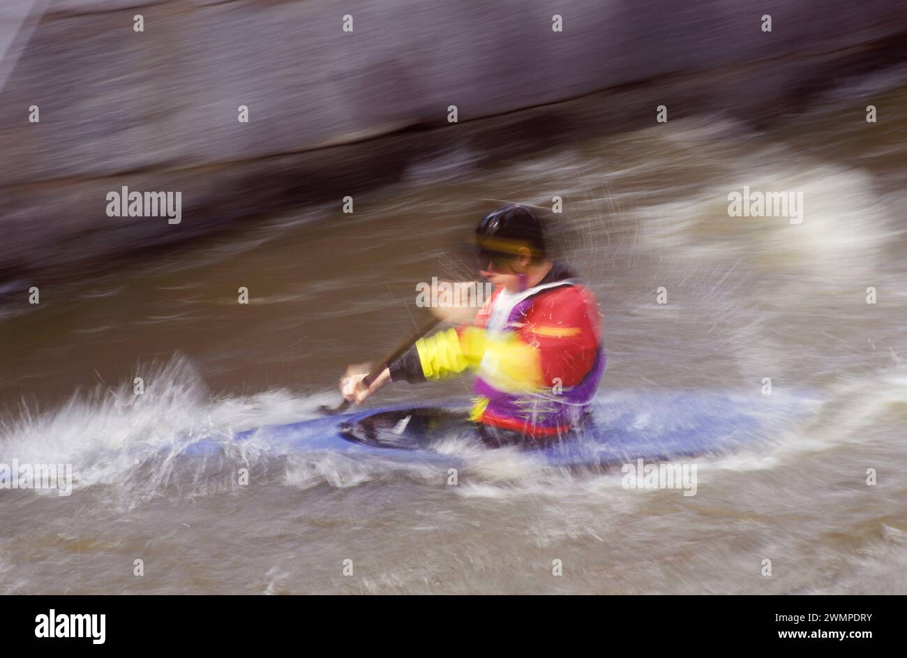 Kayak en eau vive Banque D'Images