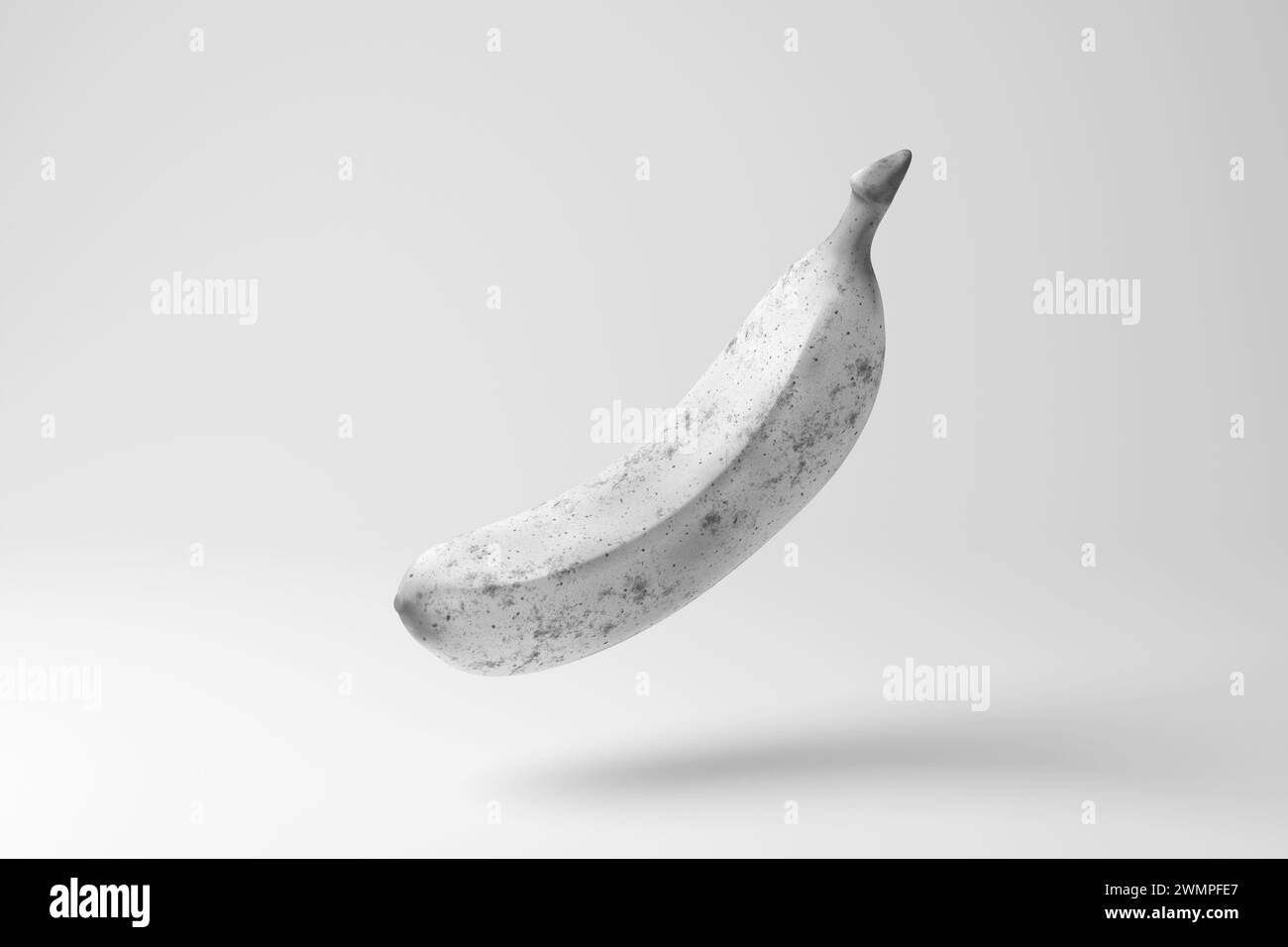 Banane blanche mûre avec des points noirs flottant dans l'air sur fond blanc en monochrome et minimalisme. Concept de nourriture, de fruits, de nutriments et de vitamines Banque D'Images