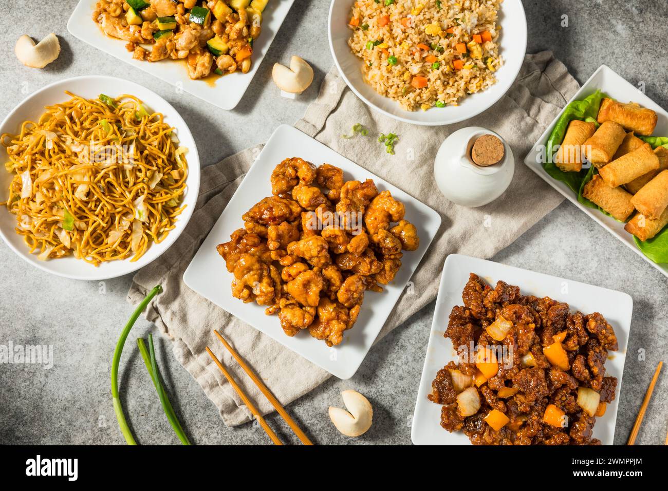 Repas de restauration rapide chinois avec poulet au riz et orange frit et Kung Pao Banque D'Images