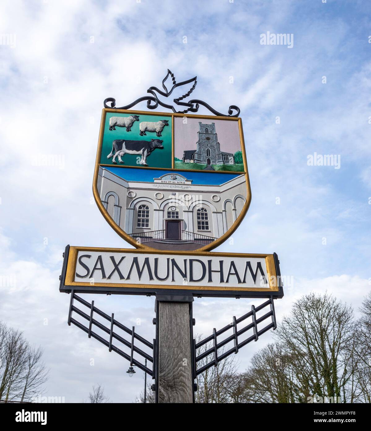 Panneau de village à Samundham, Suffolk, Royaume-Uni Banque D'Images