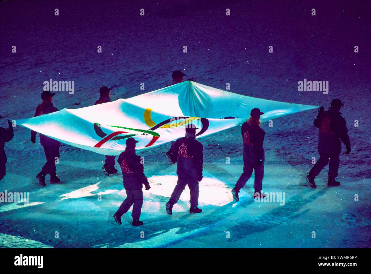 Drapeau olympique lors de la cérémonie d'ouverture des Jeux olympiques d'hiver de 1994, Lillehammer, Norvège. Banque D'Images