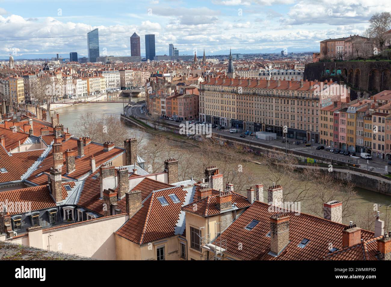 La rivière Saône et passerelle Saint-Vincent à Lyon, France. Banque D'Images