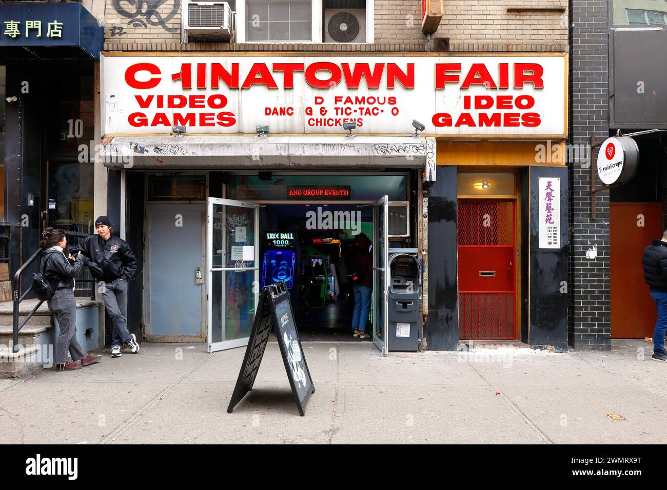 Chinatown Fair, 8 Mott St, New York, NYC vitrine photo d'une salle de jeux vidéo dans Manhattan Chinatown. Banque D'Images