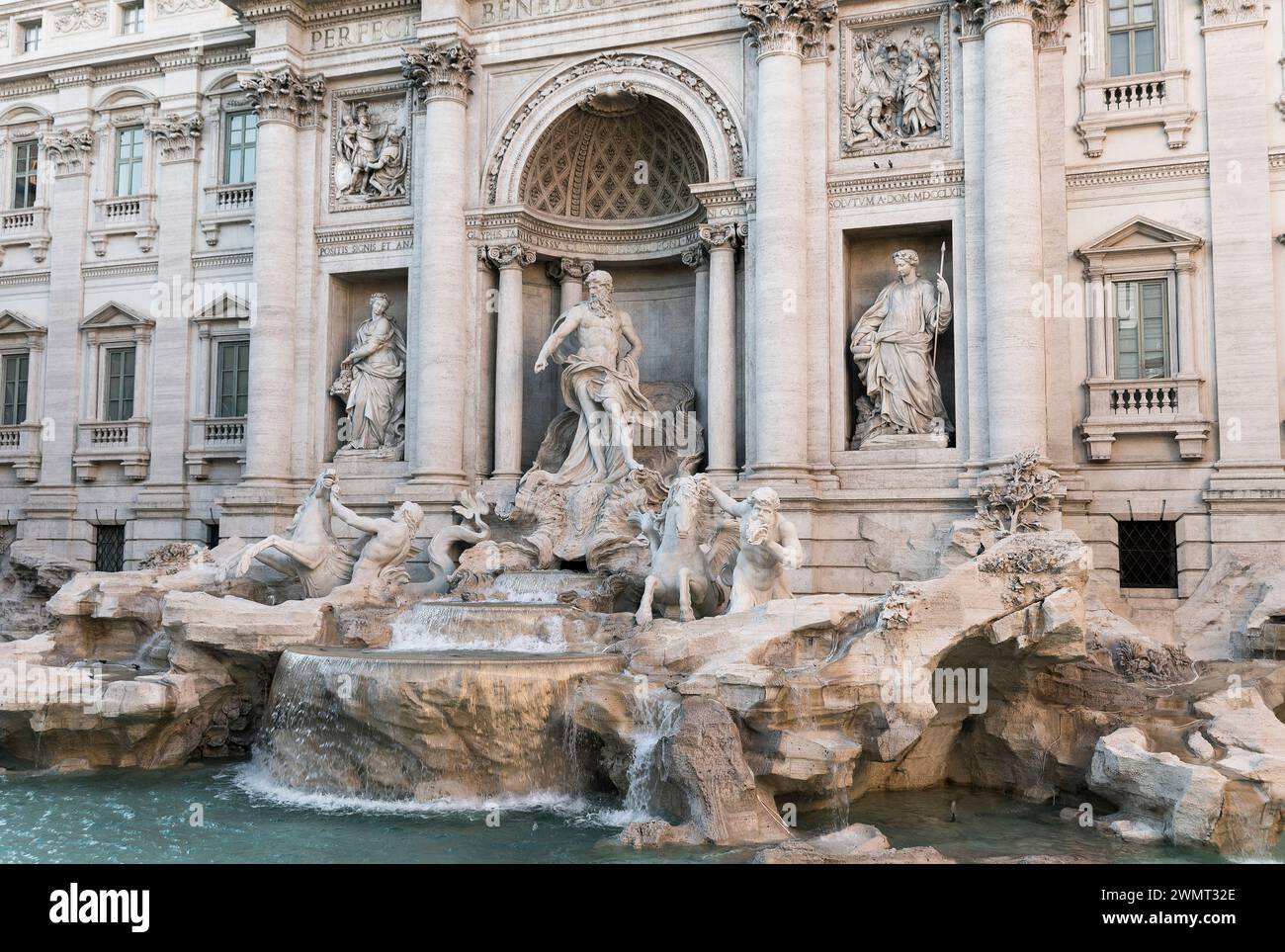 Beaux « points de vue » de la Fontaine de Trevi (Fontana di Trevi) à Rome, Province du Latium, Italie. Banque D'Images