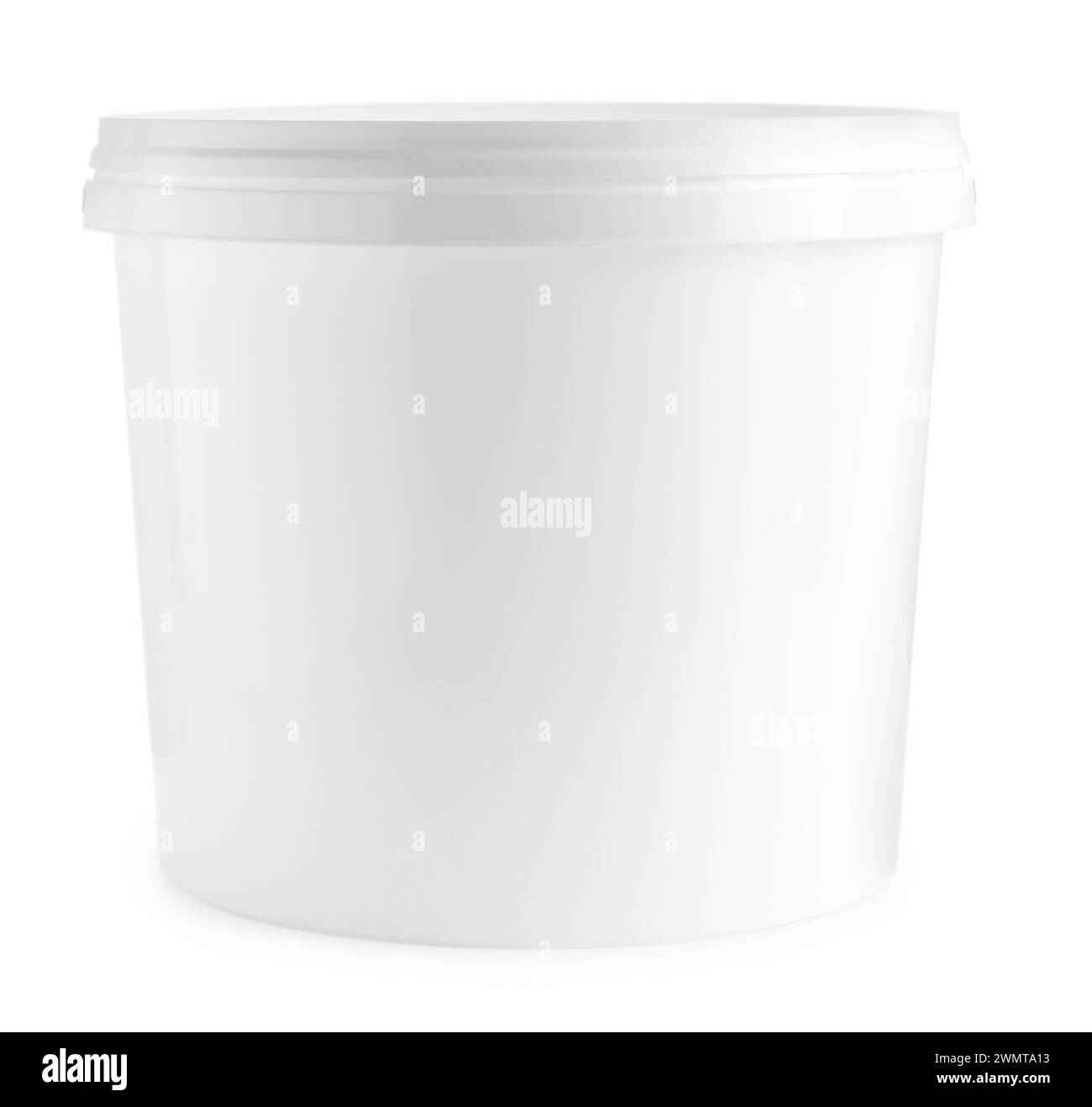 Un seau en plastique vierge isolé sur blanc Banque D'Images