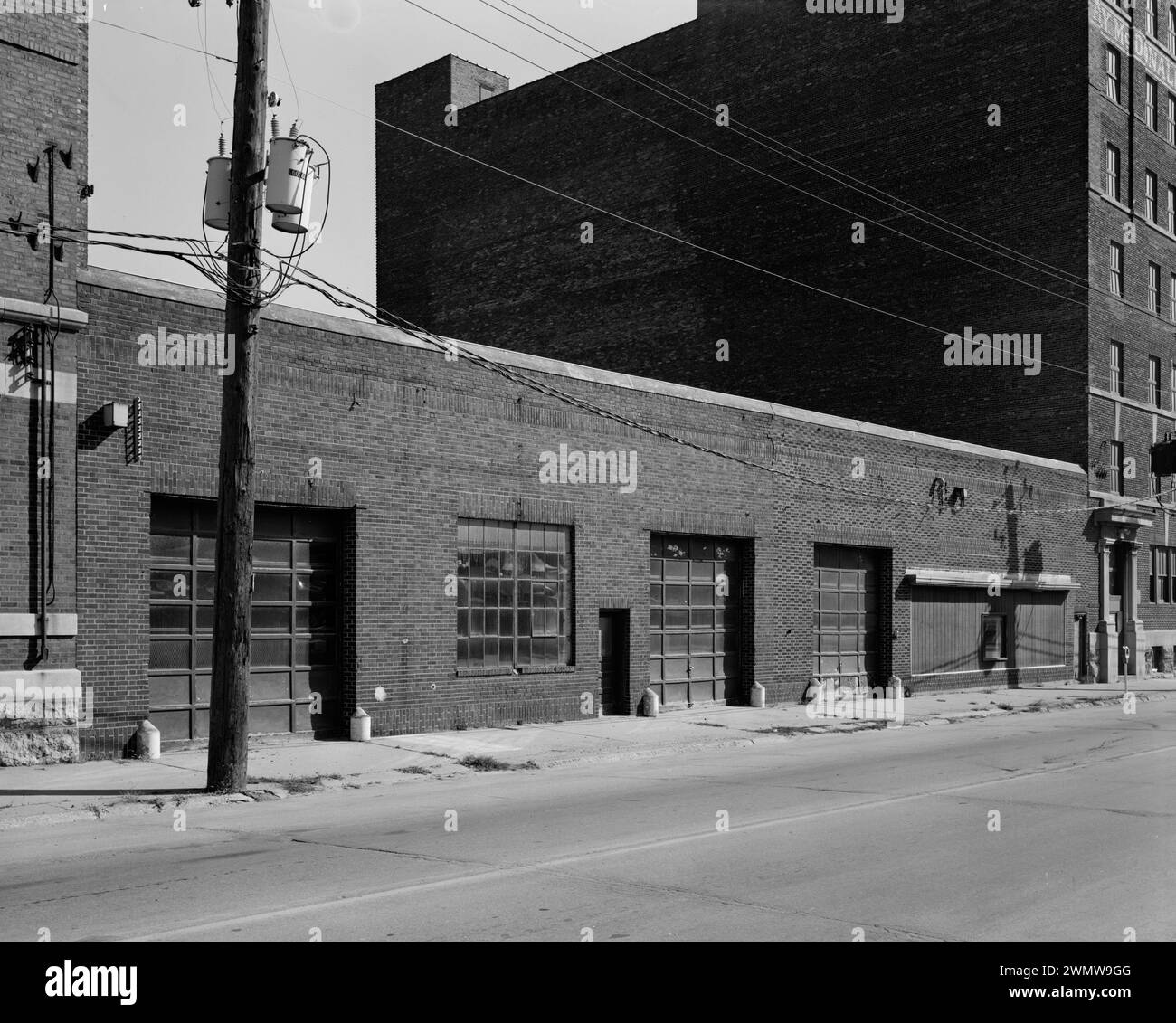 West Front. Vue au sud-est - bâtiments commerciaux et industriels, 260 Iowa Street, Dubuque, Dubuque County, Iowa Banque D'Images