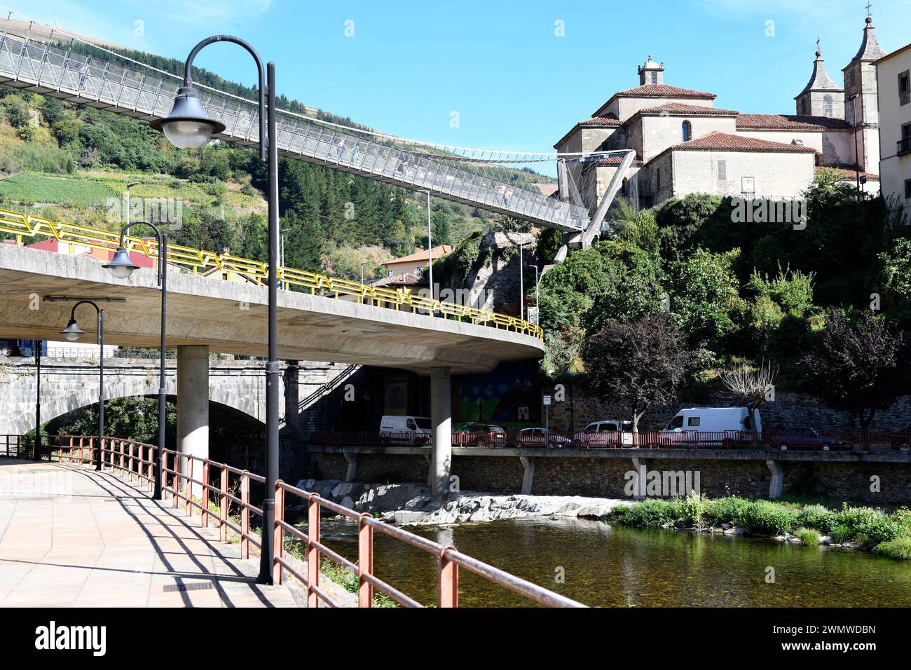 Cangas del Narcea, rivière et ponts. Asturies, Espagne. Banque D'Images