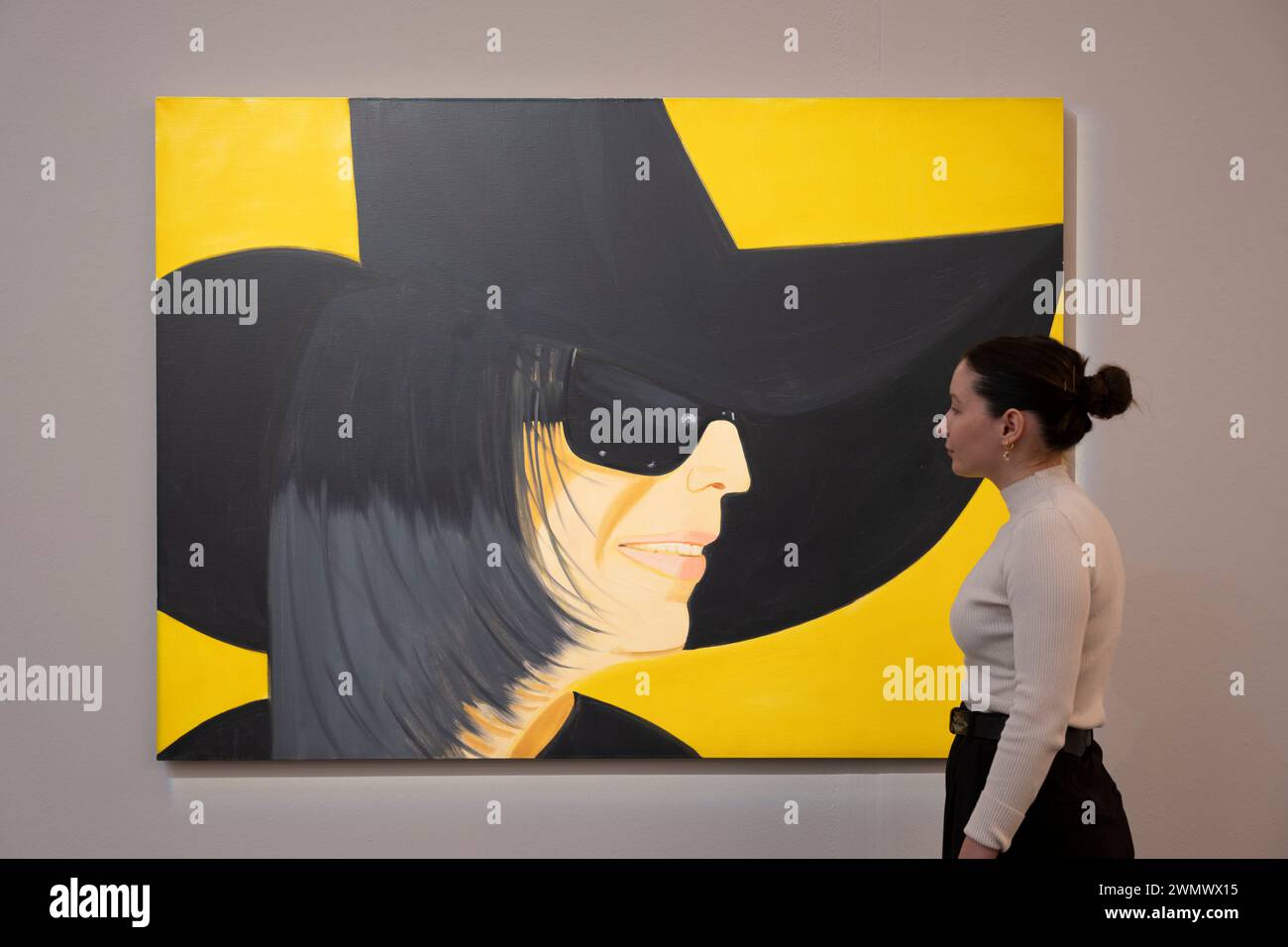 Sotheby's, Londres, Royaume-Uni. 28 février 2024. La première vente aux enchères d'art moderne et contemporain de Sotheby's de 2024 a lieu le 6 mars. Les faits saillants incluent : Alex Katz, Black Hat no 3, 2010, estimation : £300,000-400,000. Crédit : Malcolm Park/Alamy Live News Banque D'Images