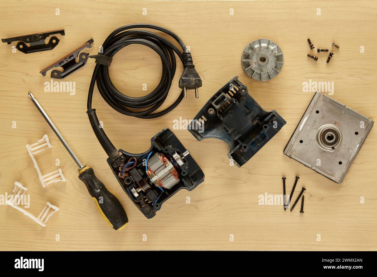 réparez vous-même une ponceuse cassée Banque D'Images