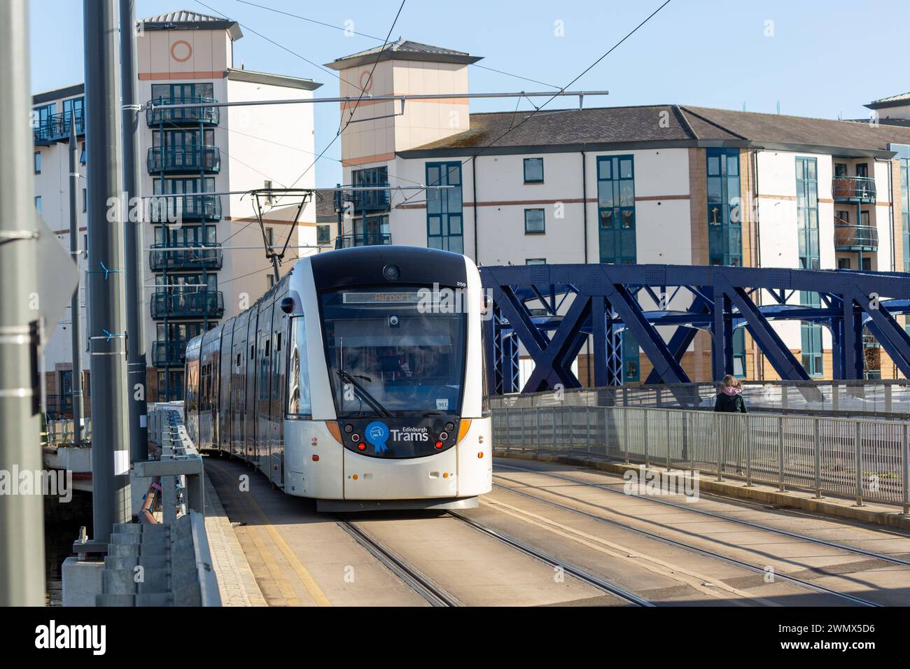 Un tramway d'Édimbourg sur Ocean Drive Leith, Édimbourg Banque D'Images