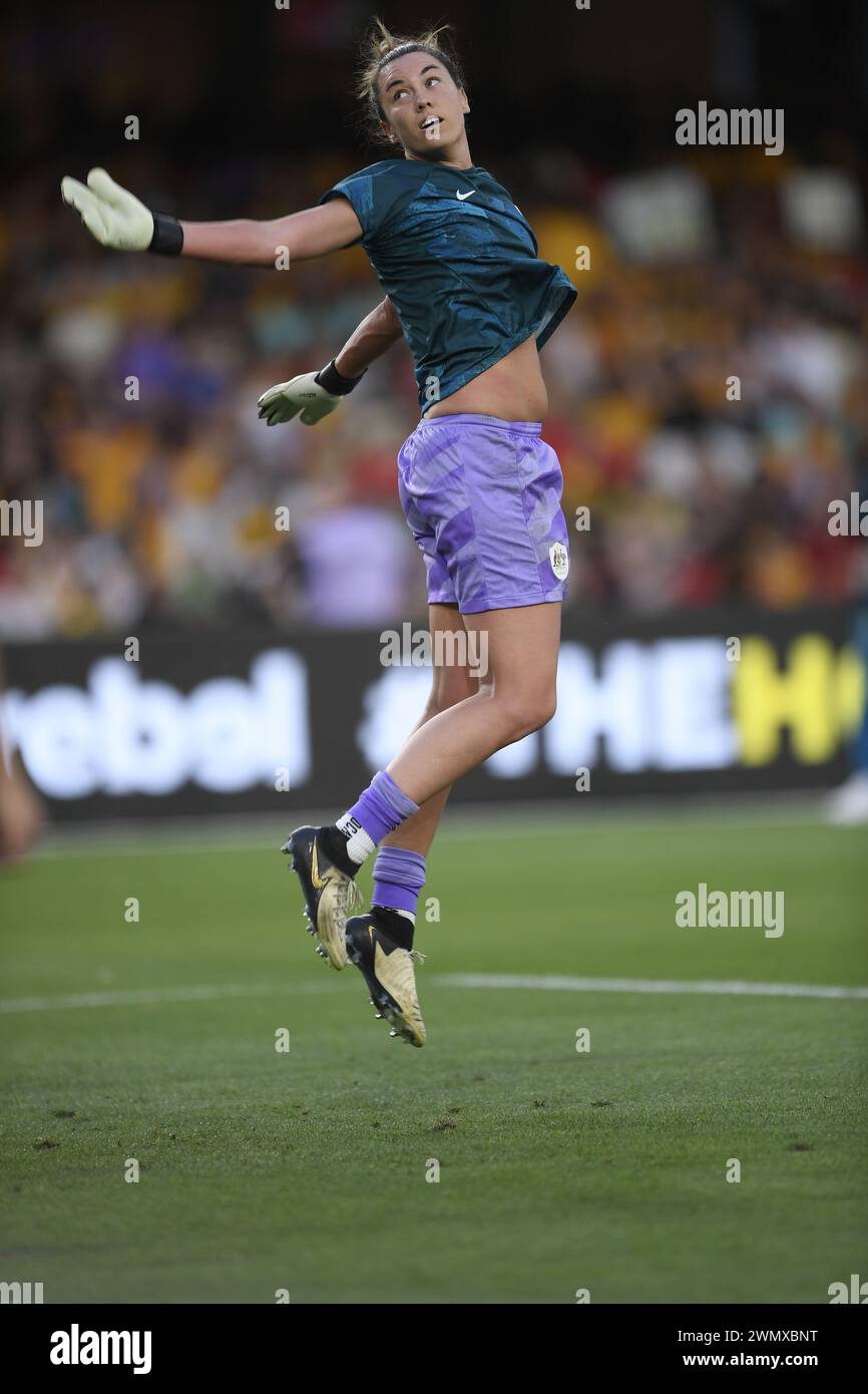 MELBOURNE, AUSTRALIE 28 février 2024. La gardienne australienne Mackenzie Arnold (18 ans) lors de l'échauffement d'avant-match pour le tournoi de qualification olympique féminin 2024 de l'AFC R3 Australie contre Ouzbékistan au stade Marvel de Melbourne. Crédit : Karl Phillipson/Alamy Live News Banque D'Images