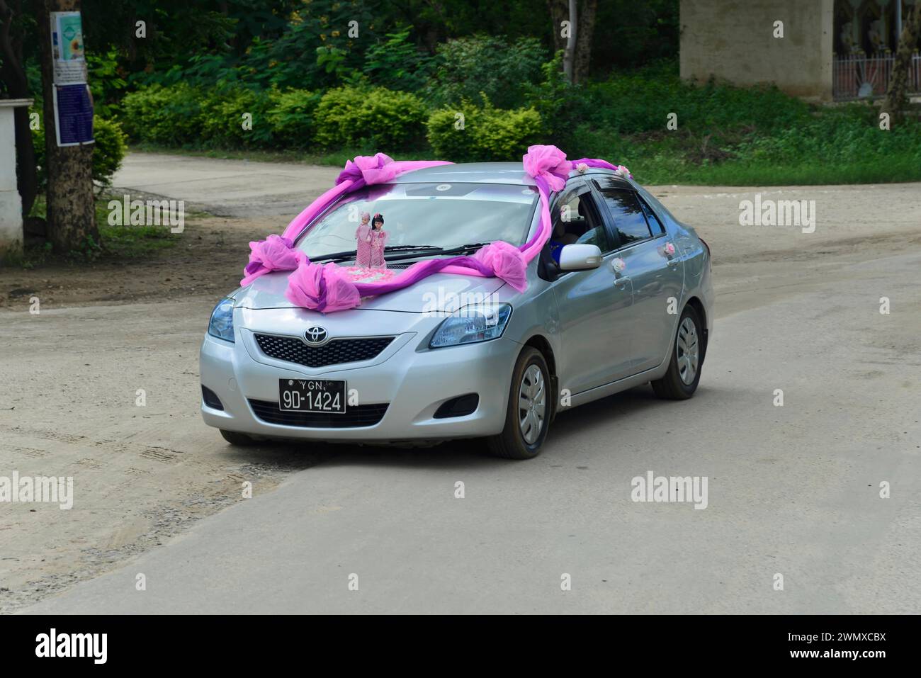 Voiture de mariage décorée, Bagan, Birmanie, Pagan, Myanmar Banque D'Images