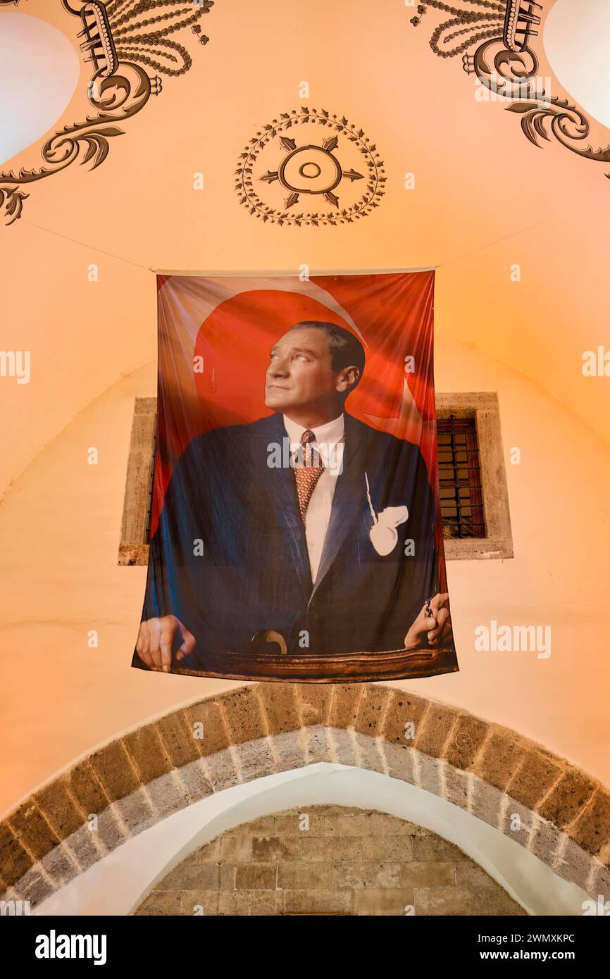 Drapeau avec le portrait de Mustapha Kemal Ataturk dans le bazar égyptien, Istanbul, Turquie Banque D'Images