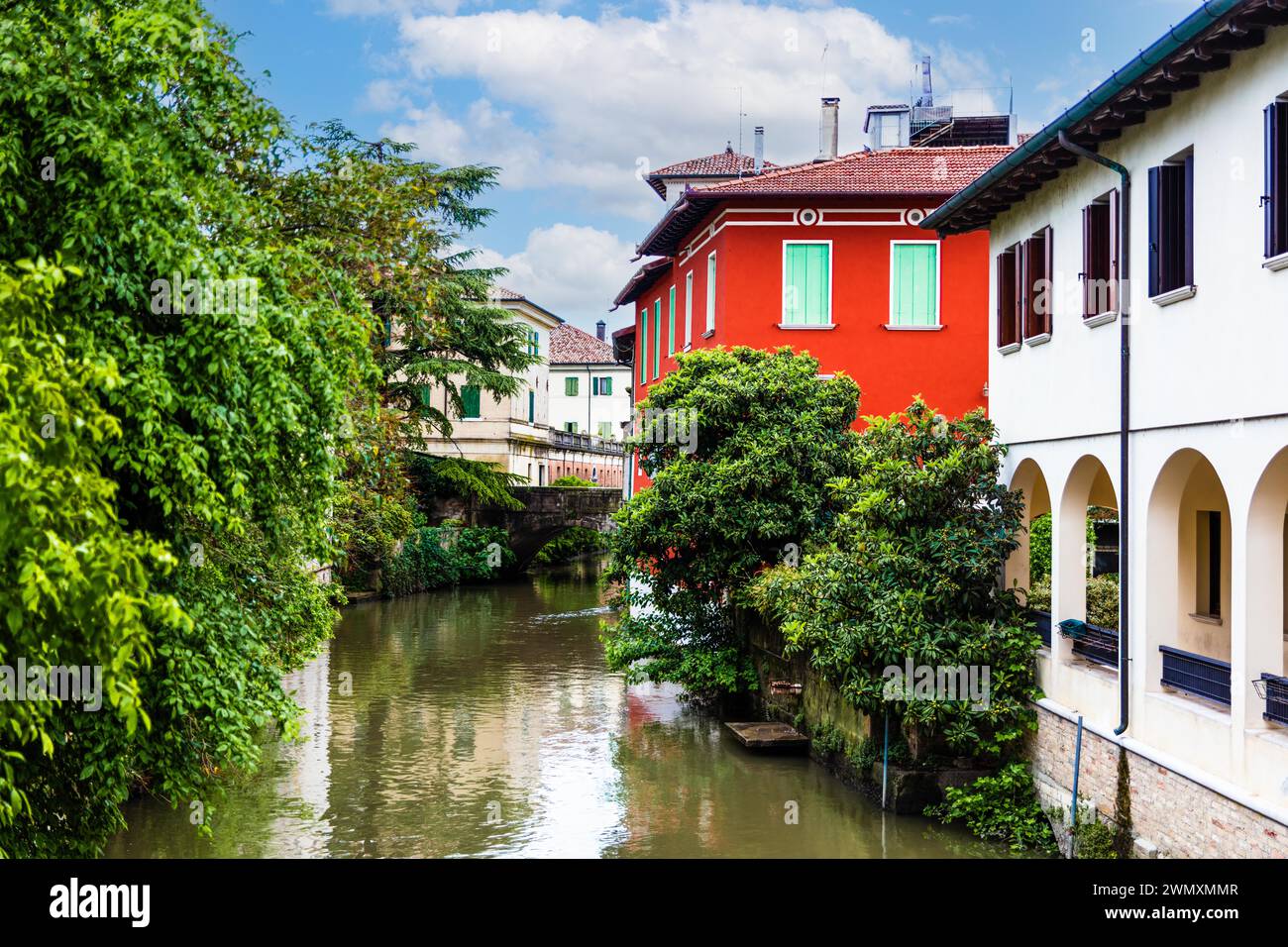 Par la rivière Lemene, vieille ville médiévale, Portogruaro, Vénétie, Frioul, Italie, Portogruaro, Vénétie, Italie Banque D'Images