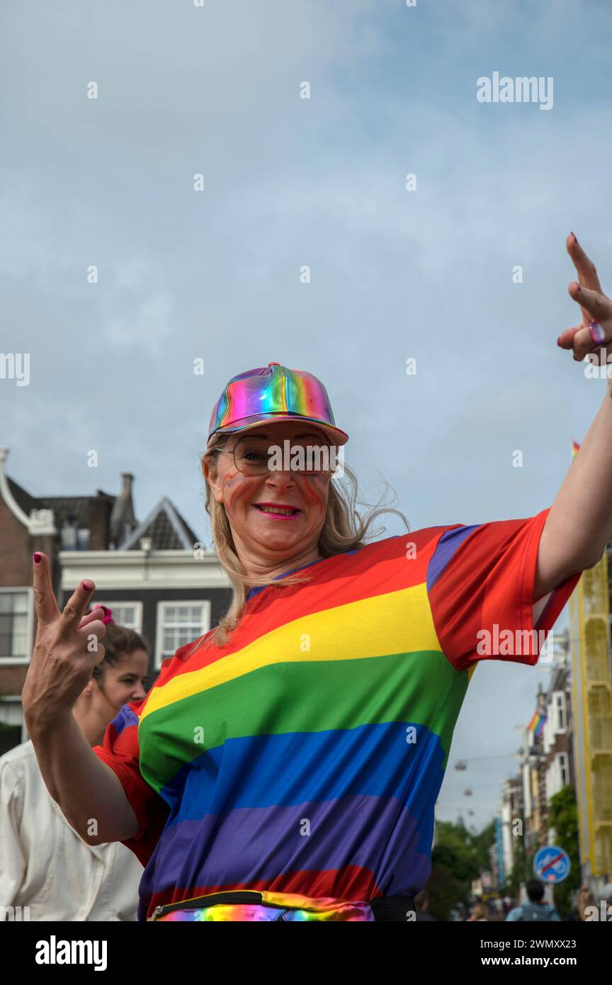 Femme au Gaypride à Amsterdam pays-Bas 5-8-2023 Banque D'Images