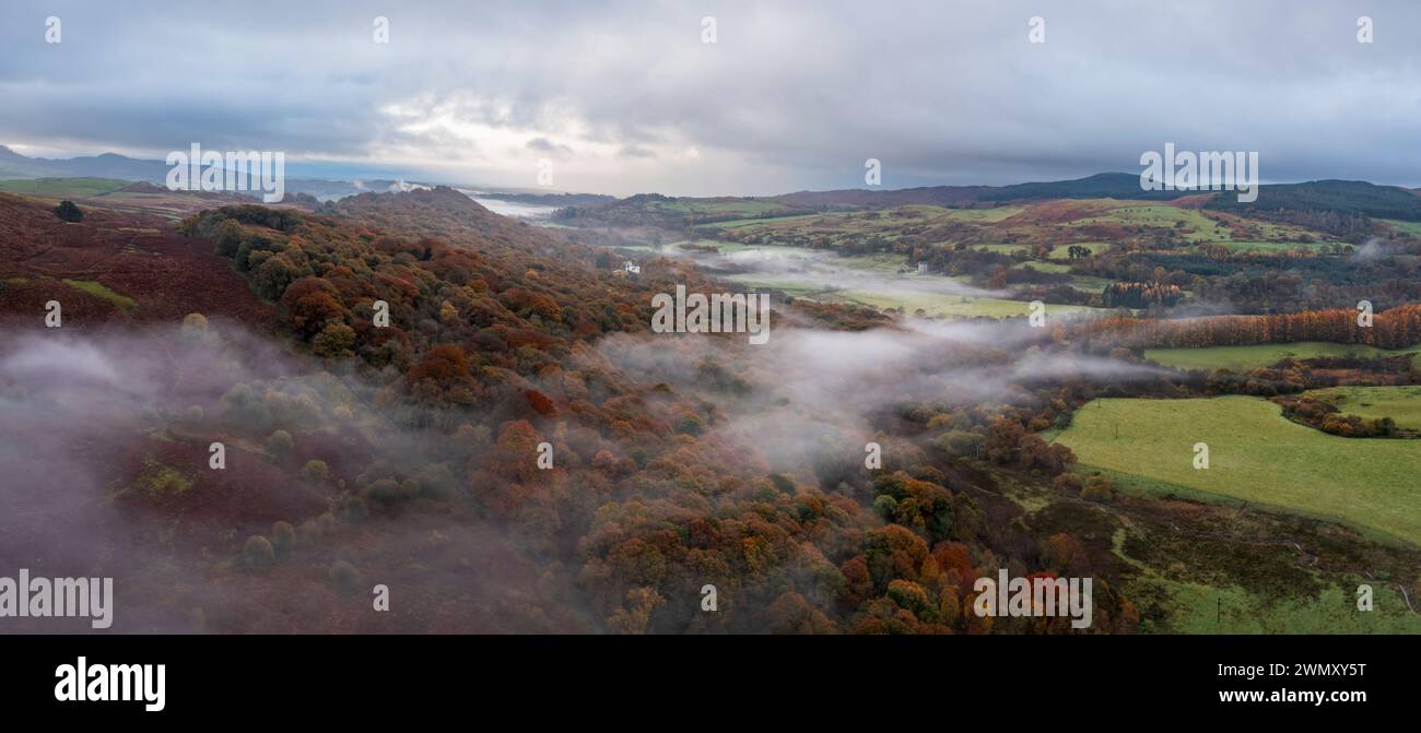 Matin d'automne brumeux sur la Fleet Valley, près de Gatehouse of Fleet, Dumfries & Galloway, Écosse Banque D'Images