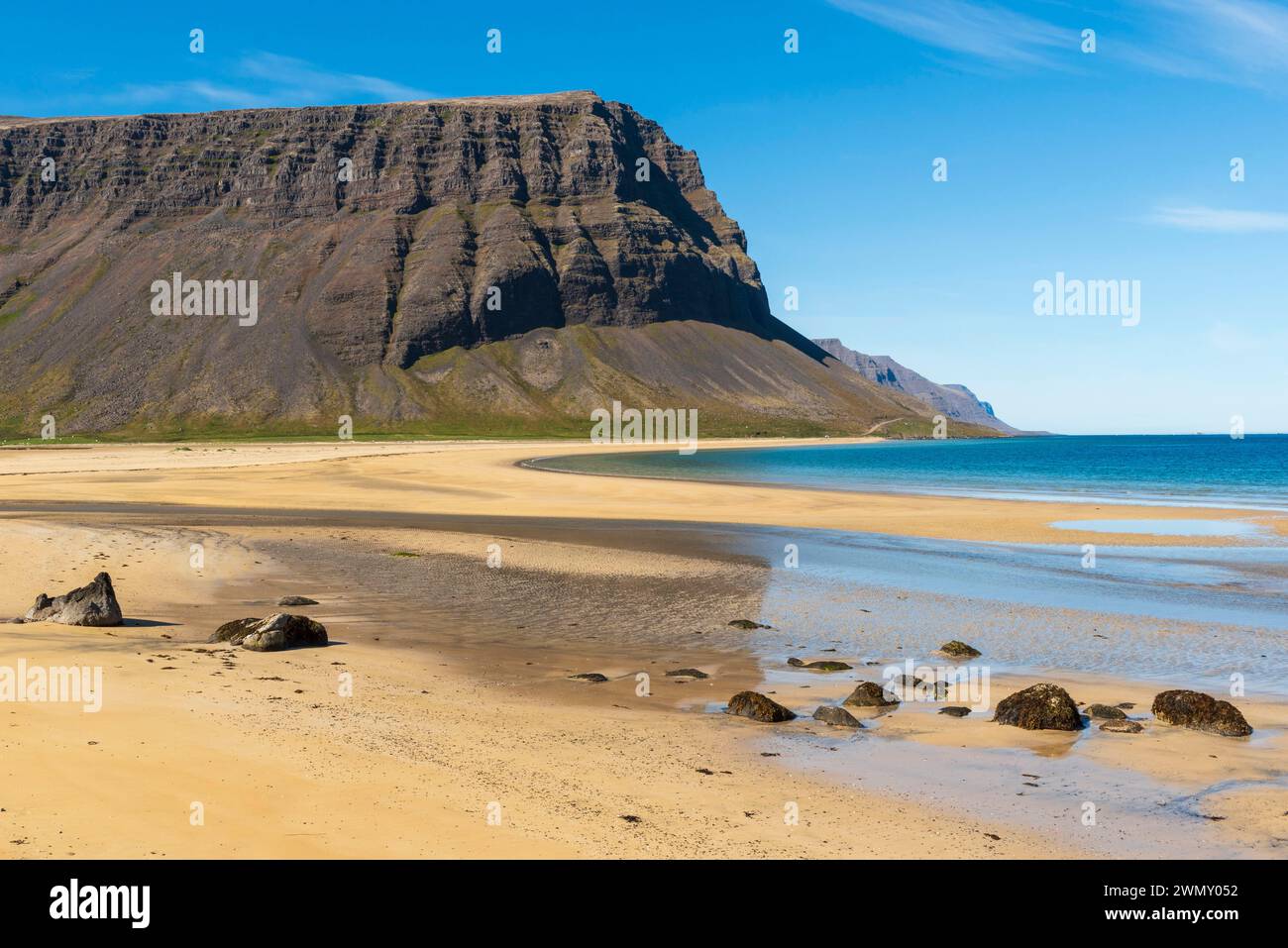 Islande, Westfjords, région de Vestfirdir, Reykjafjordur, plage de sable blanc entre Bildudalur et Selardalur Banque D'Images