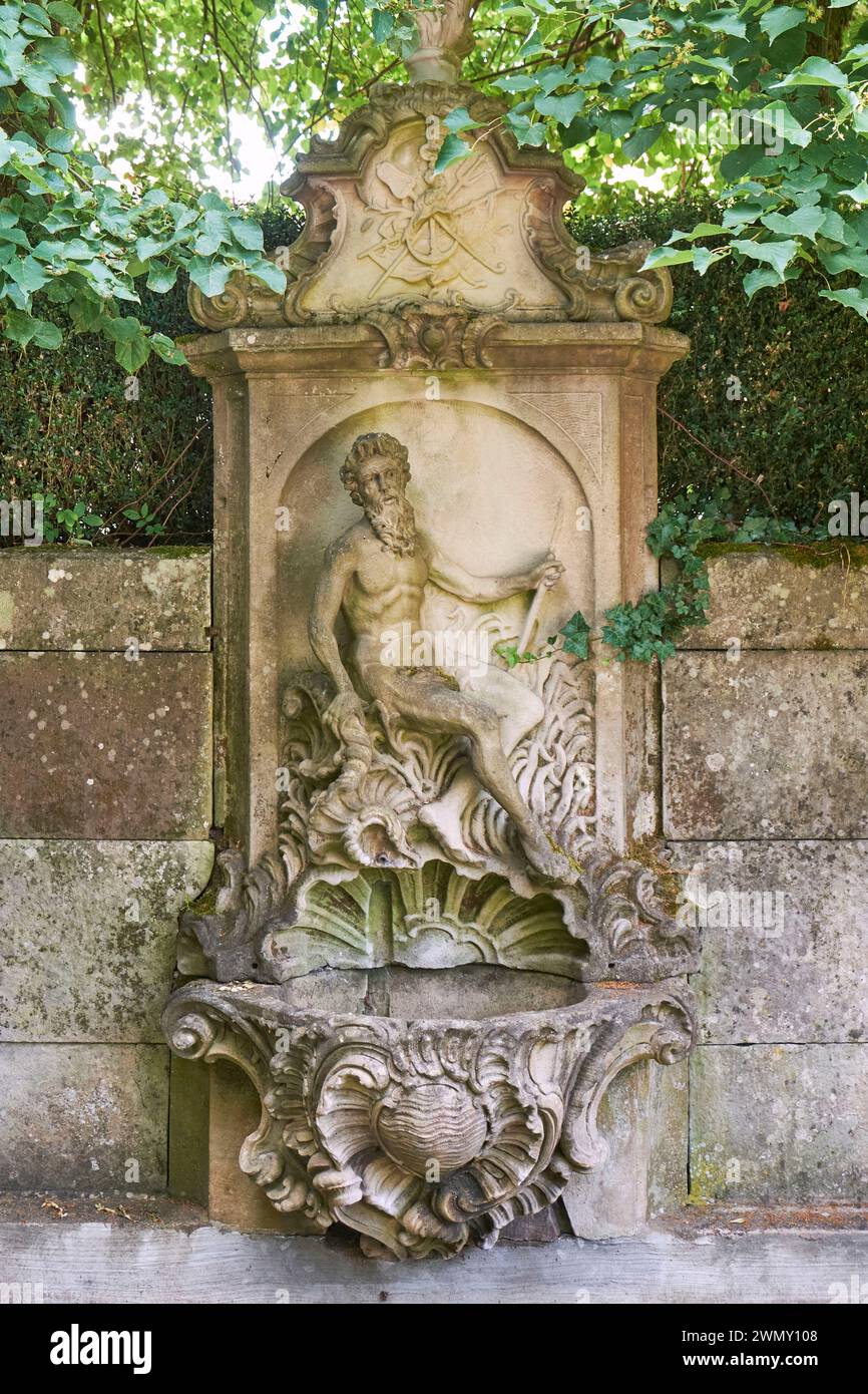 France, Vosges, Remiremont, Musée Charles Friry, vestige du Grand jardin du Chapitre, Fontaine de Neptune, Dieu romain des eaux vivantes et des océans Banque D'Images