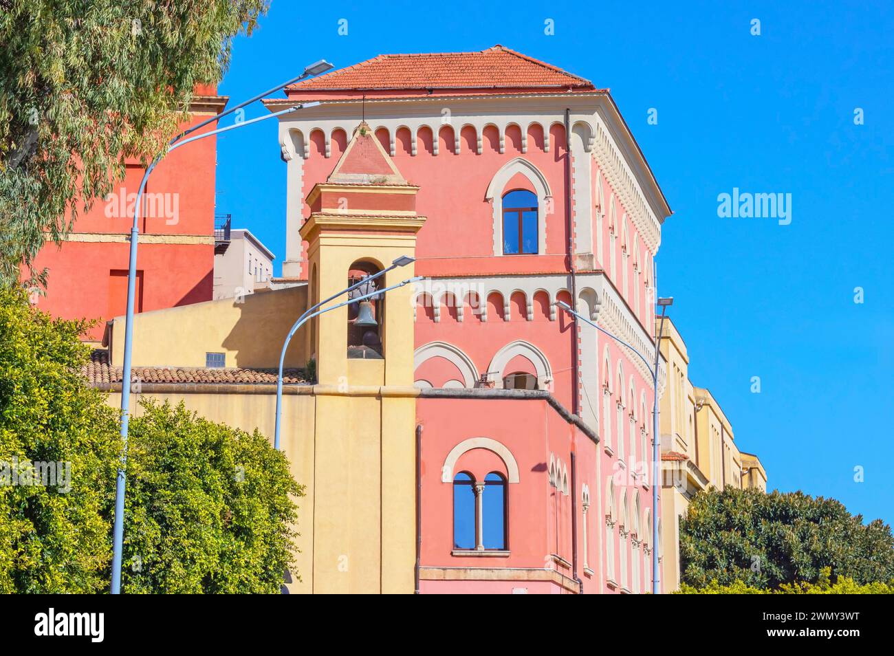 Italie, Sicile, Agrigente, vue sur les bâtiments du quartier historique et le sanctuaire de San Calogero Banque D'Images