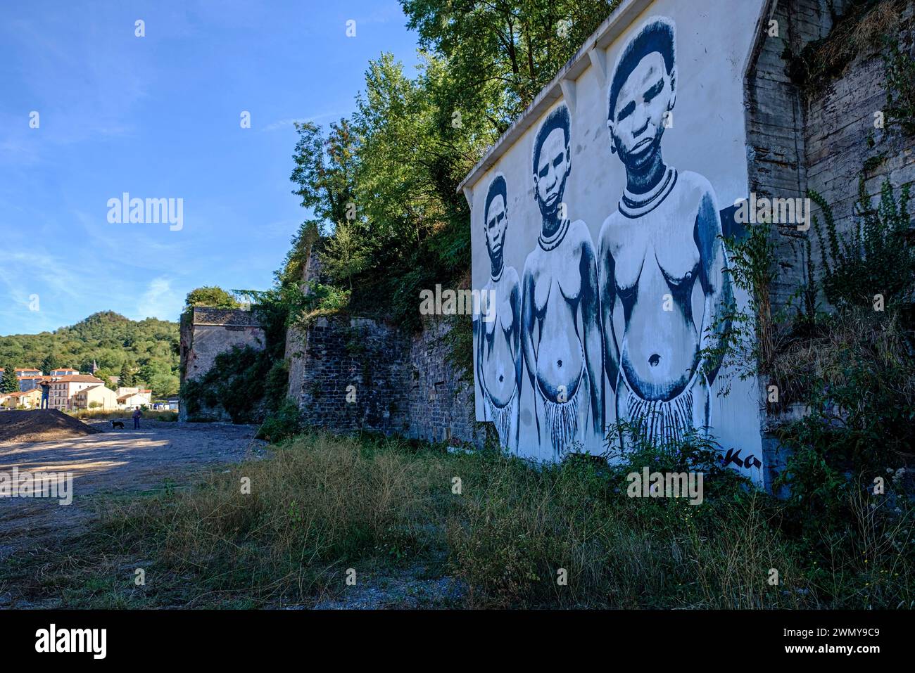 France, Aveyron, Decazeville, ville de mine de charbon créée au 19 ème siècle et nommée d'après le Duc de Decazes fondateur de l'usine de charbon, exposition d'art de rue, artiste : Kouka Banque D'Images