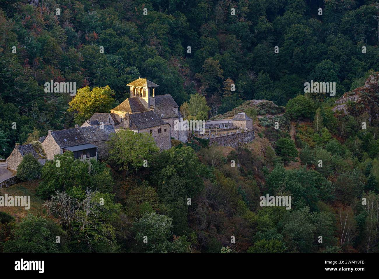 France, Occitanie, Aveyron, Campouriez, Bes Bedene ou Bez Bedene, (retraite fondée par Saint-Gausbert et église du 12 ème. siècle Banque D'Images