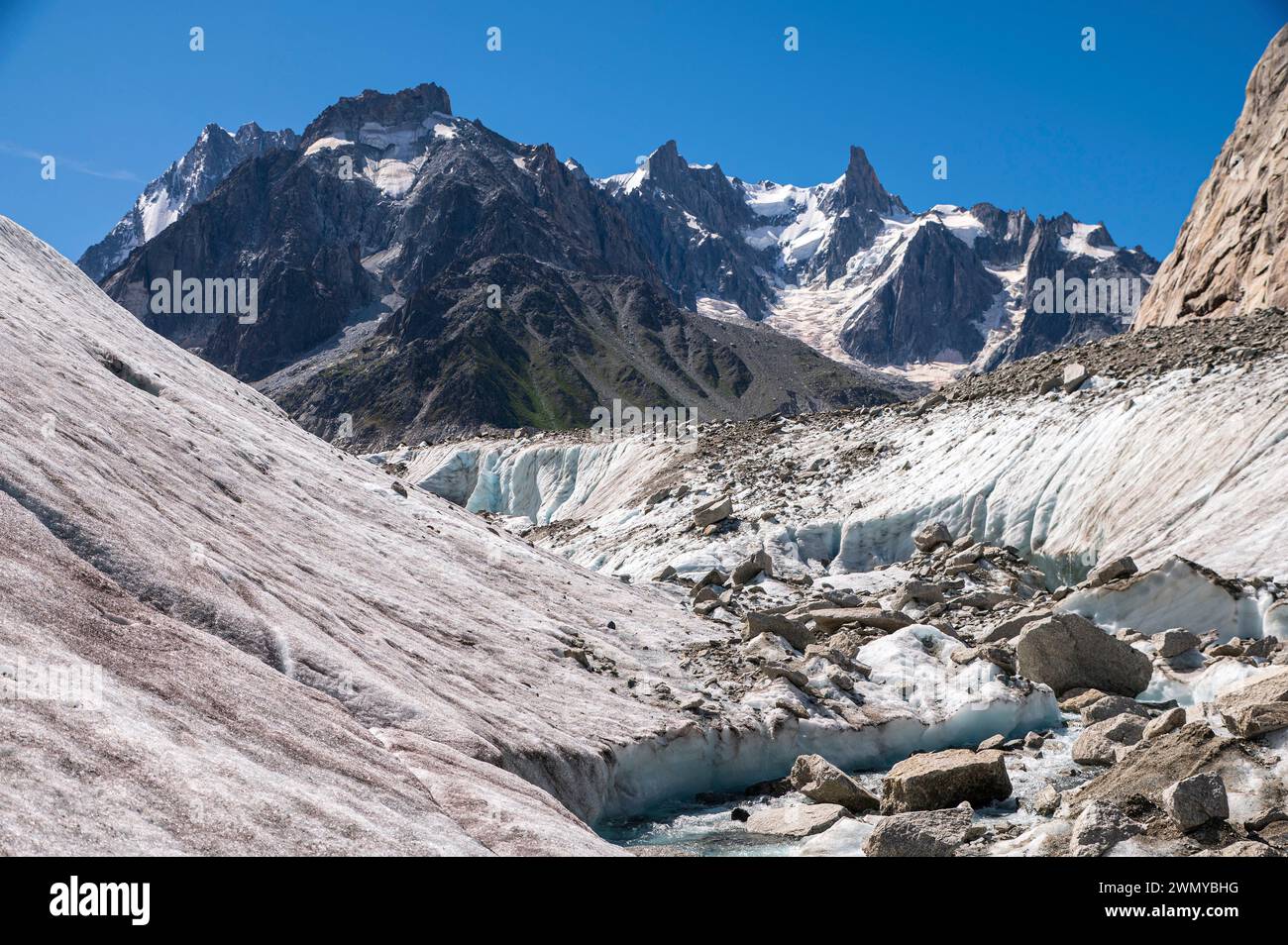 France, haute-Savoie (74), massif du Mont Blanc, Chamonix-Mont-Blanc, Montenvers, mer de glace, école de glace réalisée avec la Chamonix Guide Company Banque D'Images