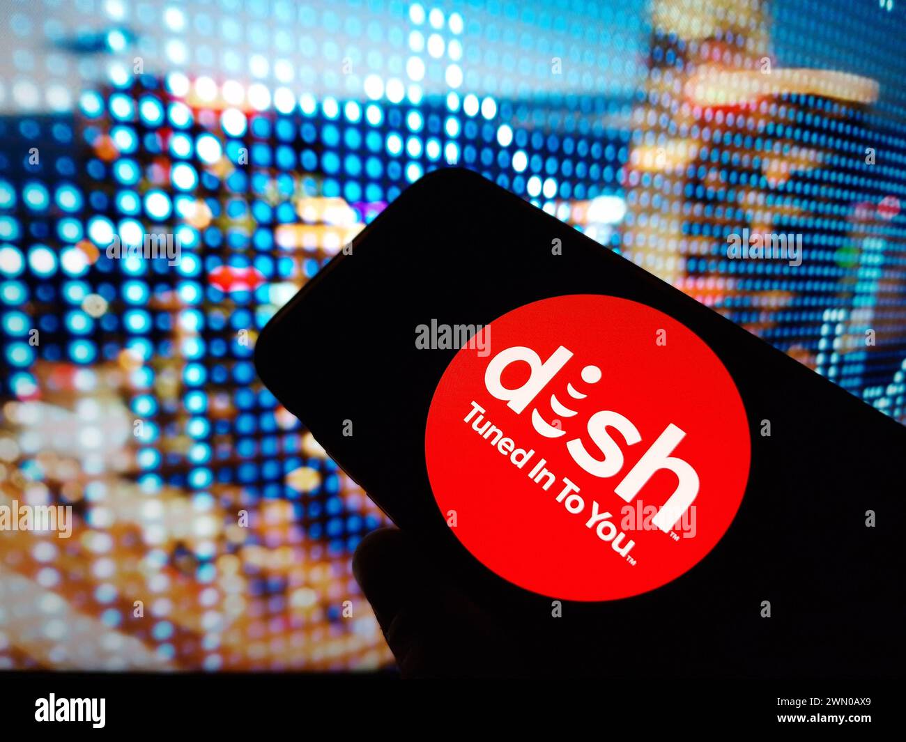 Konskie, Pologne - 24 février 2024 : logo de la société Dish Network affiché sur le téléphone portable Banque D'Images