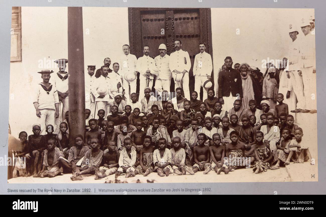 Afficher la photo des esclaves sauvés par la Royal Navy en 1892, Musée de l'esclavage, Stone Town, Zanzibar, Tanzanie Banque D'Images