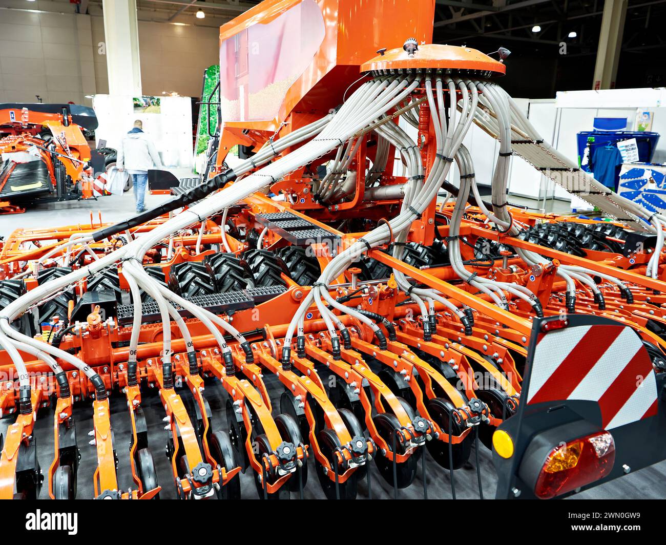 Semoir pneumatique pour machines agricoles à l'exposition Banque D'Images