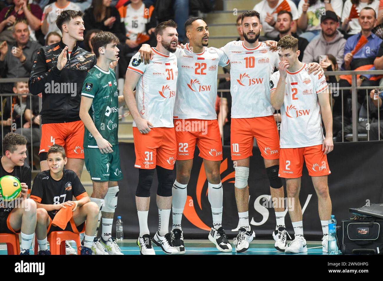 2024.02.28 Jastrzebie-Zdroj Siatkowka Mezczyzn CEV Liga Mistrzow Sezon 2023/2024 Jastrzebski Wegiel - Gas Sales Daiko Piacenza N/z Jakub Jurczyk, Mateusz Jozwik, Moustapha MBaye, Ryan Sclater, Edvins Skruders, Radosc Foto Marcin Bulanda/PressFocus 2024.02.28 Jastrzebie-Zdroj Volleyball hommes Ligue des champions CEV saison 2023/2024 Jastrzebski Wegiel - ventes de gaz Daiko Piacenza Jakub Jurczyk, Mateusz Jozwik, Moustapha MBaye, Ryan Sclater, Edvins Skruders, crédit radosc : Marcin Bulanda/PressFocus crédit : Sipa USA/Alamy Live News Banque D'Images