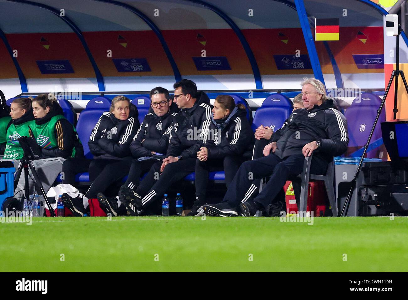 Heerenveen, pays-Bas. 28 février 2024. HEERENVEEN, PAYS-BAS - FÉVRIER 28 : l'entraîneur-chef allemand Horst Hrubesch et son personnel dans la manche de l'UEFA Women's Nations League - troisième place entre les pays-Bas et l'Allemagne au stade Abe Lenstra le 28 février 2024 à Heerenveen, pays-Bas. (Photo de Pieter van der Woude/Orange Pictures) crédit : Orange pics BV/Alamy Live News Banque D'Images