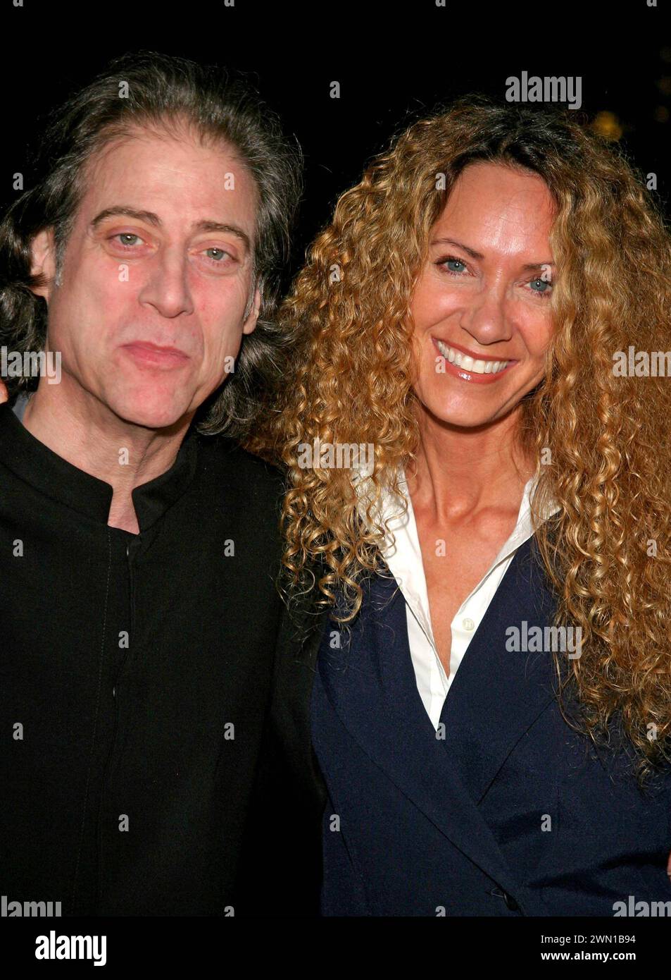 14 SEPTEMBRE 2004 - LOS ANGELES, CALIFORNIE, USA - K38975JR.NATIONAL LAMPOON'S GOLD DIGGERS PREMIÈRE AU GROVE, LOS ANGELES, CALIFORNIE .09/13/2004 . JAIMIE RODRIGUEZ/ 2004 .RICHARD LEWIS ET SON ÉPOUSE(image crédit : © Globe photos/ZUMAPRESS.com) USAGE ÉDITORIAL SEULEMENT! Non destiné à UN USAGE commercial ! Banque D'Images