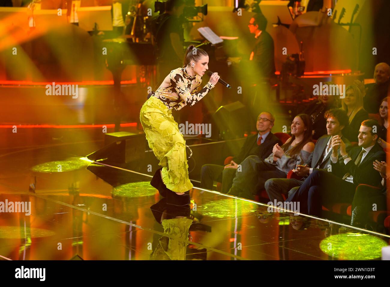 Rome, Italie. 20 février 2024. Angelina Mango se produit à l'émission de télévision Rai 'la TV fa 70' à l'Auditorium Rai. (Photo de Mario Cartelli/SOPA images/SIPA USA) crédit : SIPA USA/Alamy Live News Banque D'Images