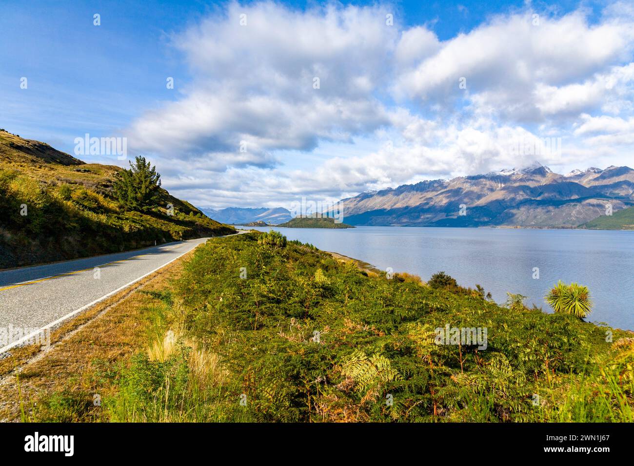 Nouvelle-Zélande, lac Wakatipu à Glenorchy, près de Queenstown, voir le lac et la chaîne de montagnes tôt le matin après l'aube, 2008 Banque D'Images