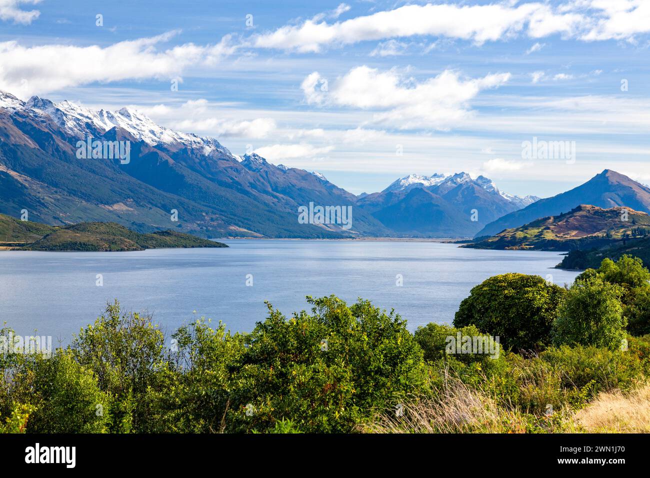 Nouvelle-Zélande, lac Wakatipu à Glenorchy, près de Queenstown, voir le lac et la chaîne de montagnes tôt le matin après l'aube, 2008 Banque D'Images