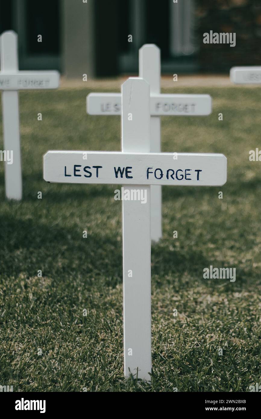 Au coucher du soleil et le matin, nous nous en souviendrons. De peur que nous oubliions. L'Anzac Ode. Banque D'Images