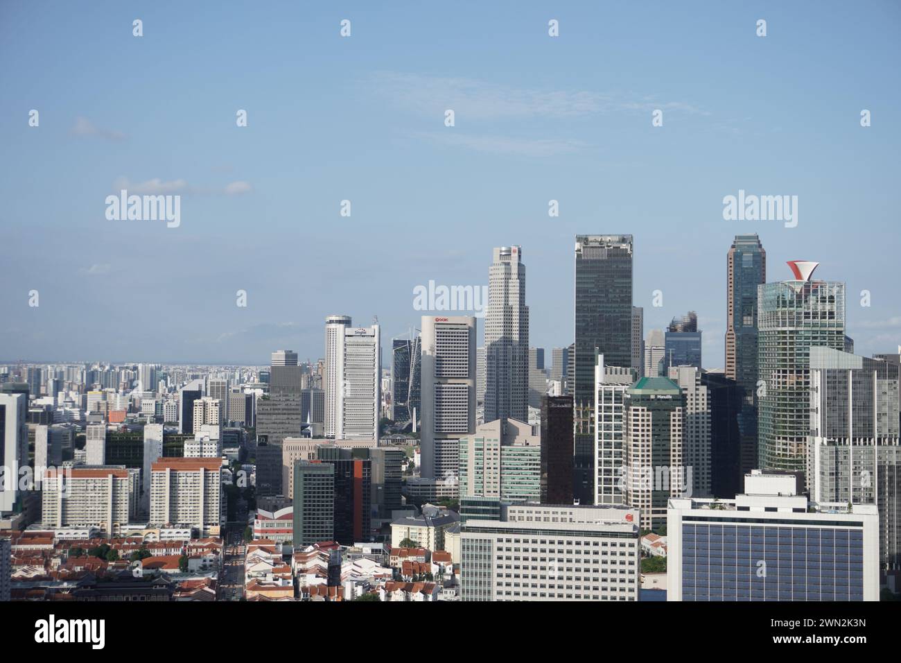 Le quartier des affaires de Singapour, centre financier mondial, abrite des bâtiments prestigieux comme plus Building au 20 Cecil Street, 049705, emblématique de ses buissons animés Banque D'Images