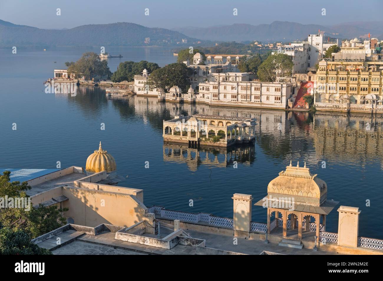 Vue sur le lac Pichola Udaipur Rajasthan Inde Banque D'Images