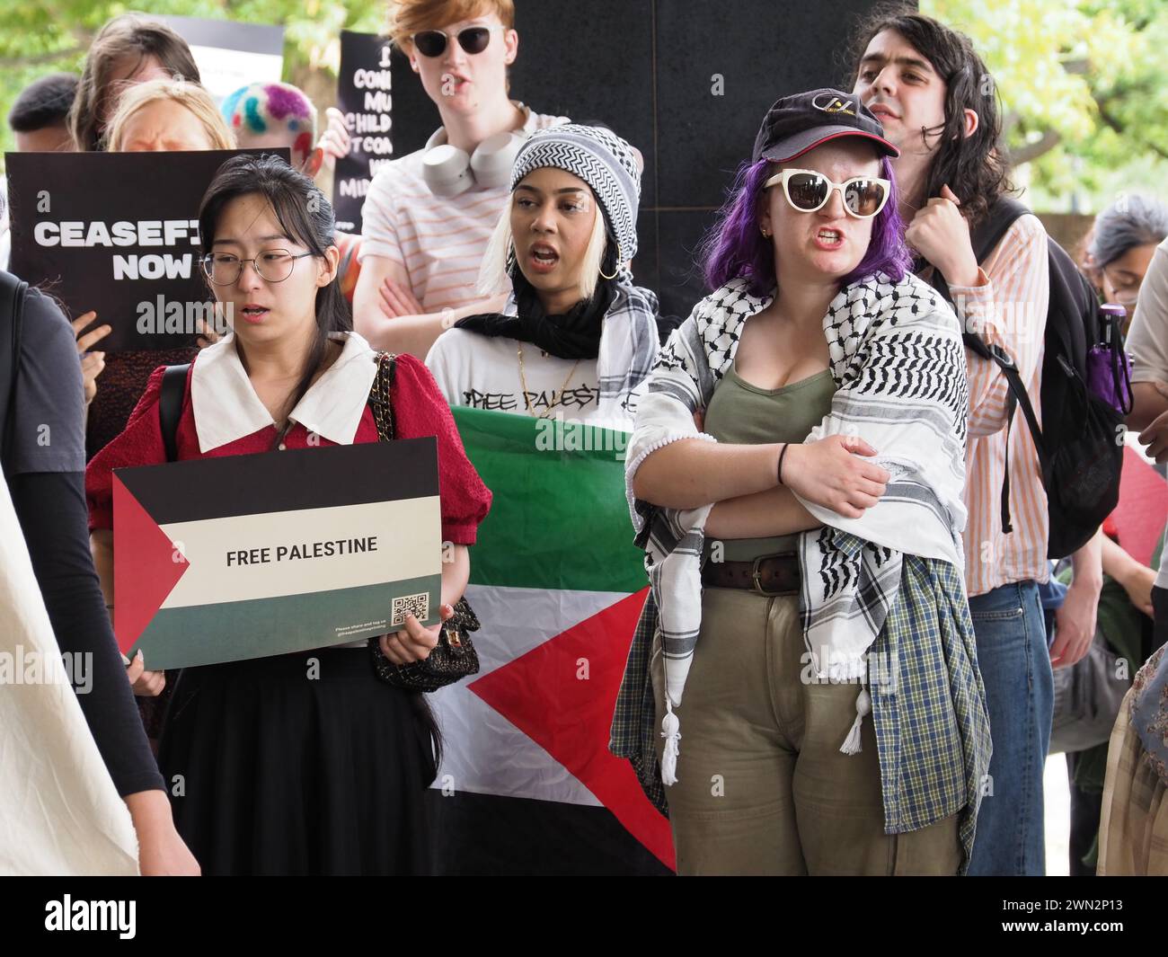 Australie, Canberra 29 février 2024. Environ 200 étudiants de Canberra participant à la course étudiante pour la Palestine s'arrêtent au bureau de BAE pour exiger qu'ils cessent de vendre des armes utilisées dans la guerre génocidaire israélienne à Gaza. Banque D'Images