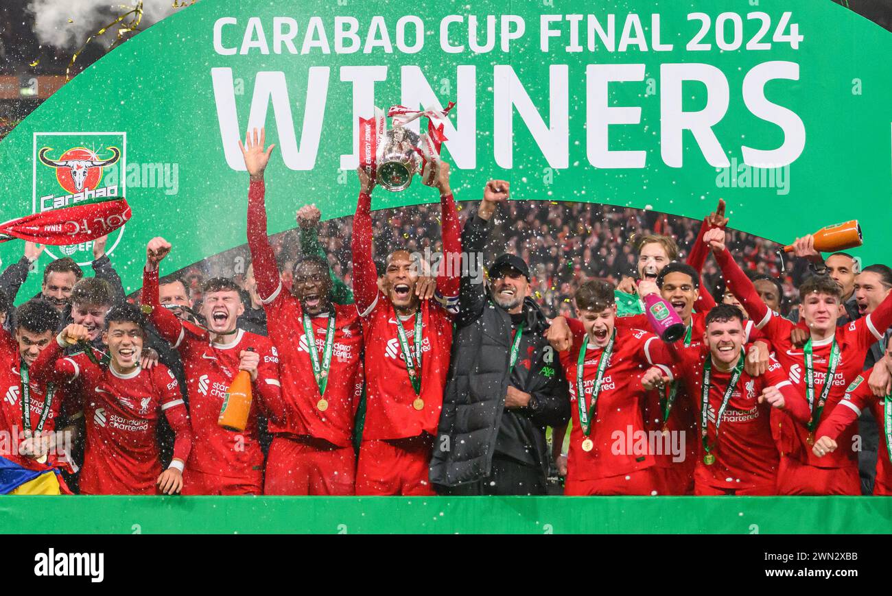 25 février 2024 - Chelsea v Liverpool - finale de la Coupe de Carabao - stade de Wembley. Liverpool célèbre avoir remporté la Carabao Cup 2024. Photo : Mark pain/Alamy Banque D'Images