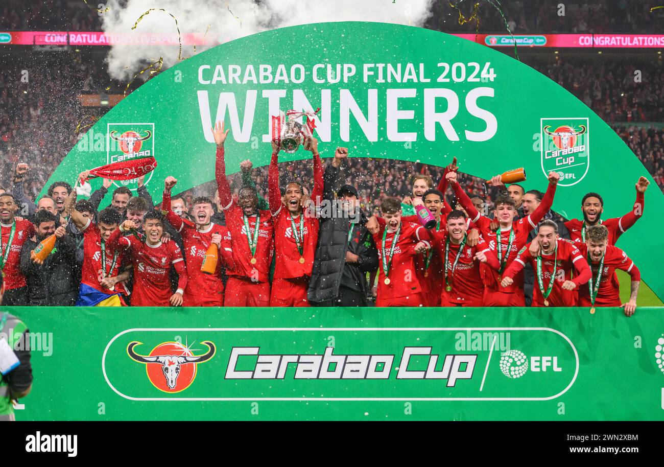 25 février 2024 - Chelsea v Liverpool - finale de la Coupe de Carabao - stade de Wembley. Liverpool célèbre avoir remporté la Carabao Cup 2024. Photo : Mark pain/Alamy Banque D'Images