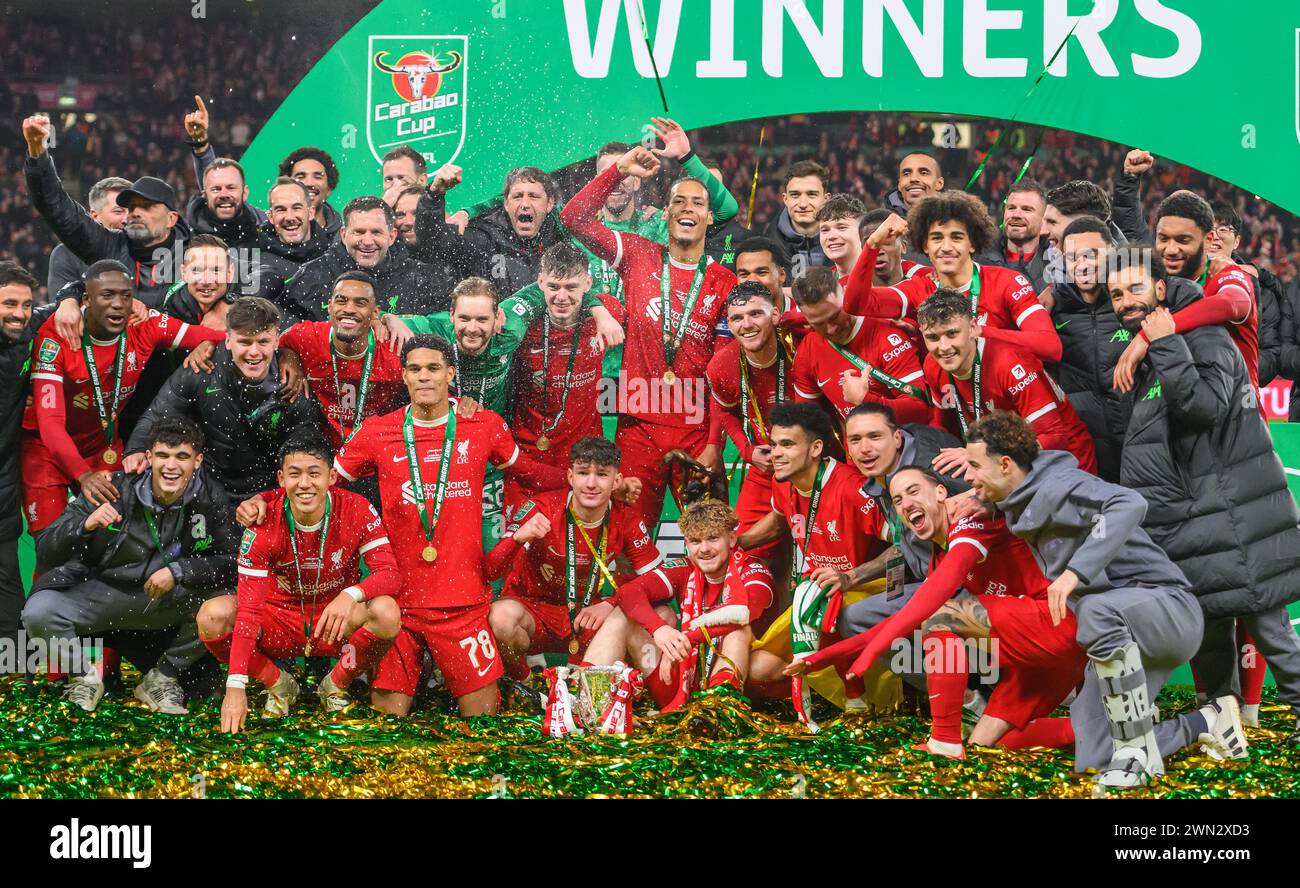 25 février 2024 - Chelsea v Liverpool - finale de la Coupe de Carabao - stade de Wembley. Liverpool célèbre avoir remporté la Carabao Cup 2024. Photo : Mark pain/Alamy Banque D'Images