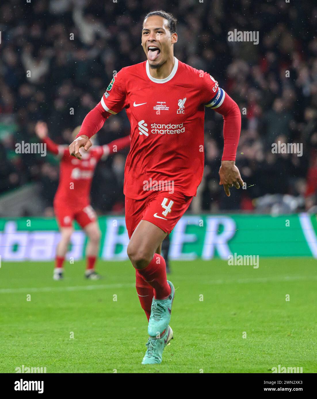 25 février 2024 - Chelsea v Liverpool - finale de la Coupe de Carabao - stade de Wembley. Virgil Van Dijk de Liverpool célèbre son but qui a ensuite été refusé. Banque D'Images