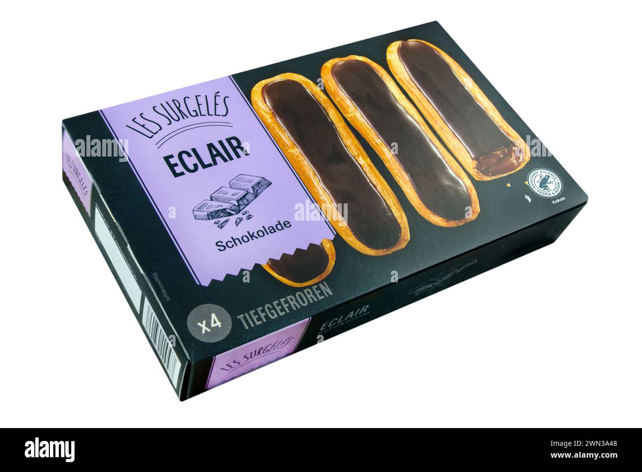 Hambourg, Allemagne - février 28 2024 : German les Surgeles Eclair mt Schokolade isolé sur fond blanc Banque D'Images