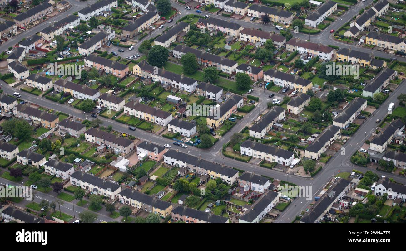 22/06/16 maisons et jardins d'été vus des airs au-dessus du Derbyshire et du Nottinghamshire. Banque D'Images