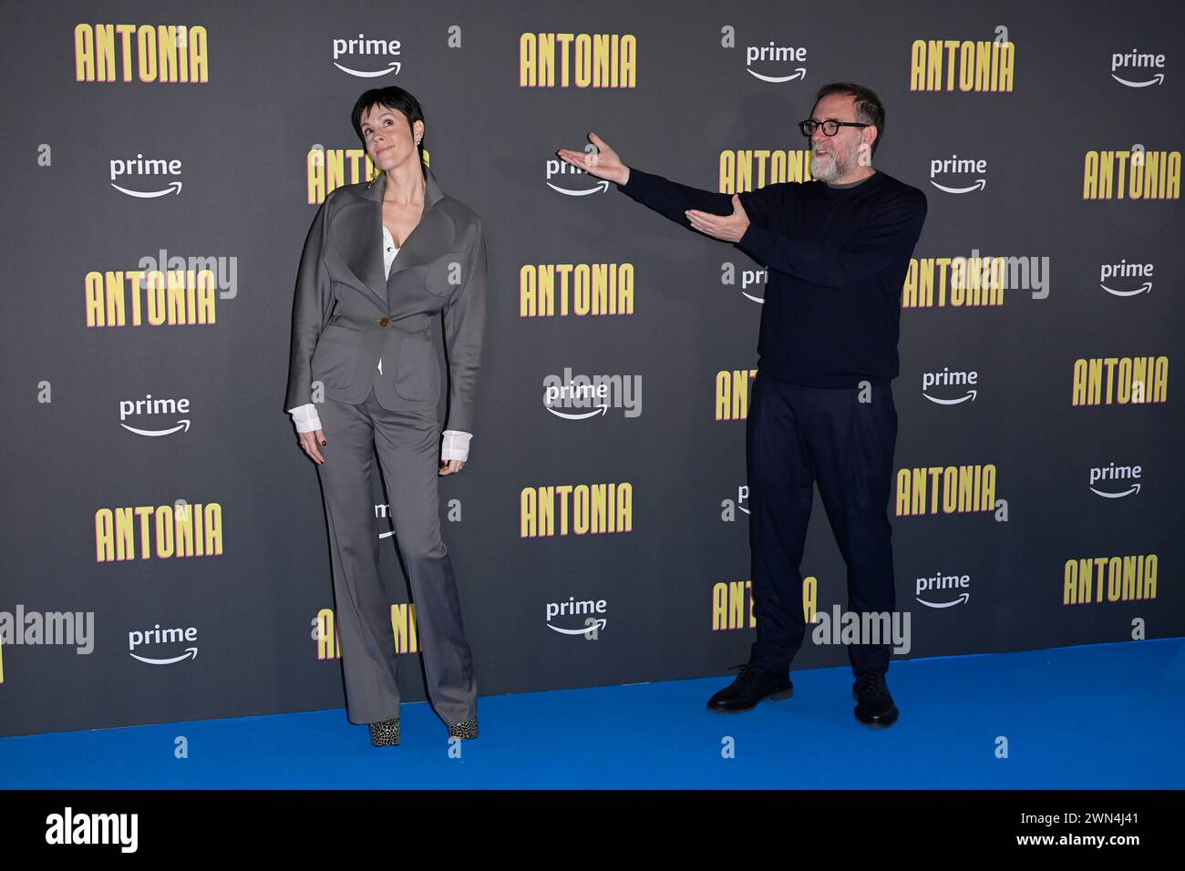 Rome, Italie. 29 février 2024. Chiara Martegiani (à gauche) et Valerio Mastandrea (à droite) assistent à la photocall de la série Prime Video 'Antonia' au Cinéma Barberini. (Photo de Mario Cartelli/SOPA images/SIPA USA) crédit : SIPA USA/Alamy Live News Banque D'Images